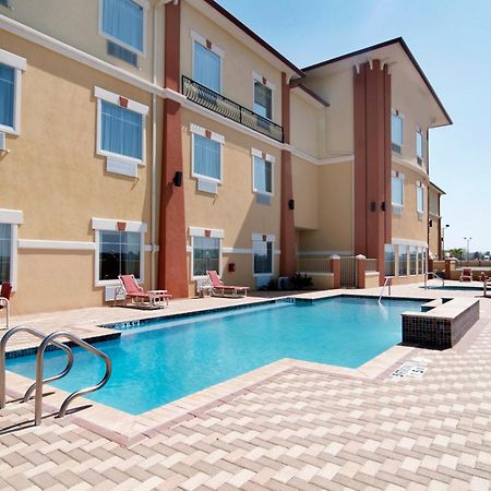 Super 8 By Wyndham Hidalgo At La Plaza Mall & Mcallen Airport Exterior photo
