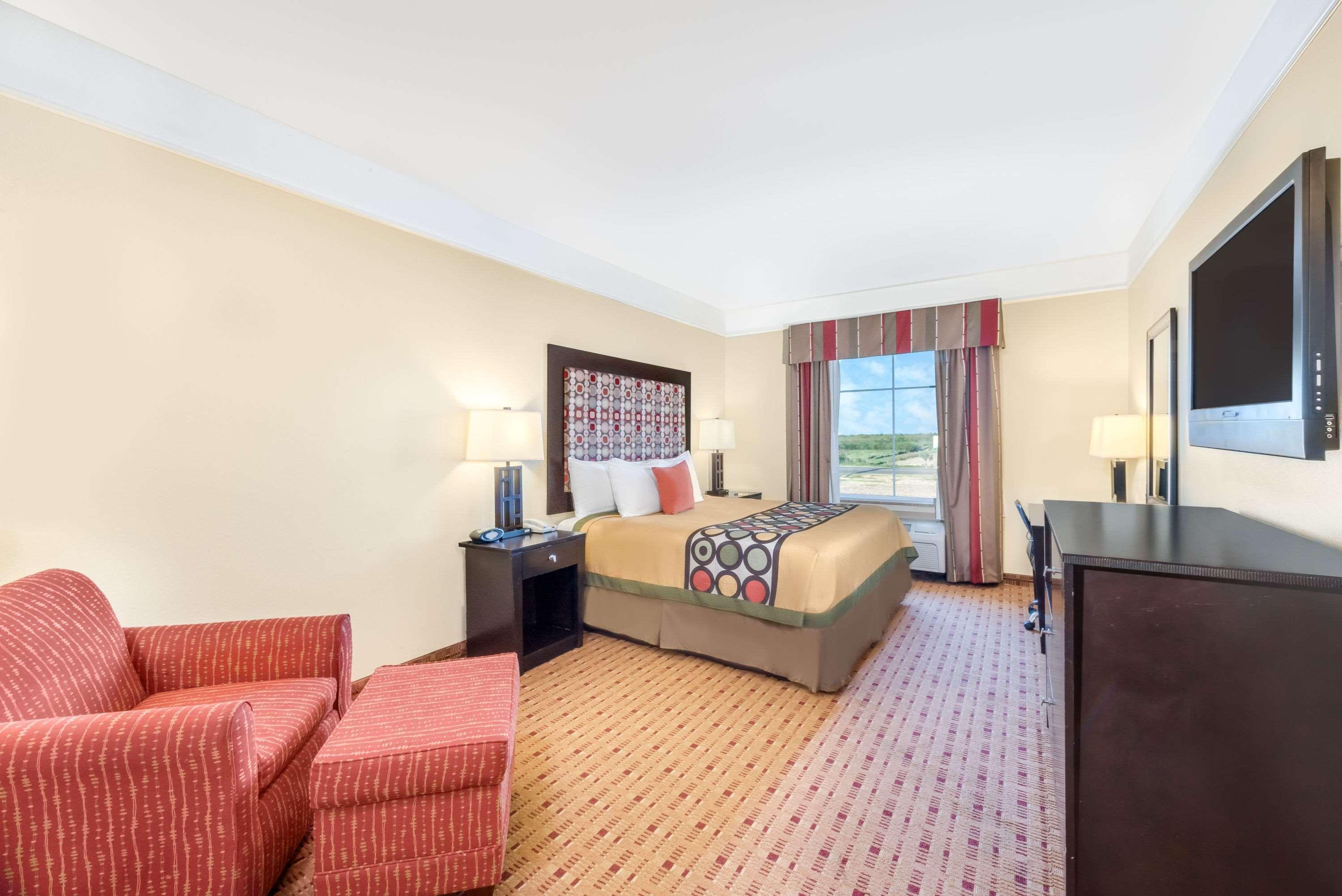 Super 8 By Wyndham Hidalgo At La Plaza Mall & Mcallen Airport Exterior photo