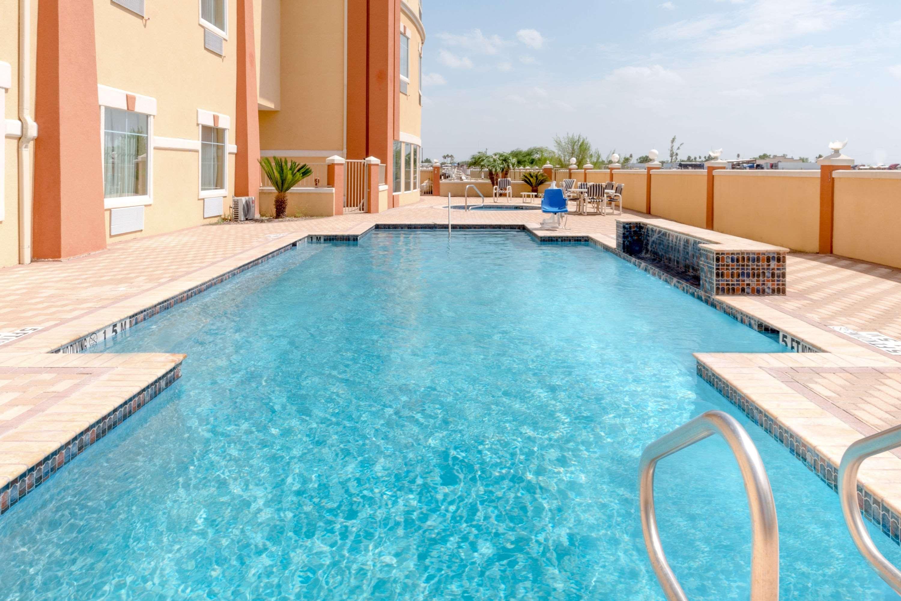 Super 8 By Wyndham Hidalgo At La Plaza Mall & Mcallen Airport Exterior photo