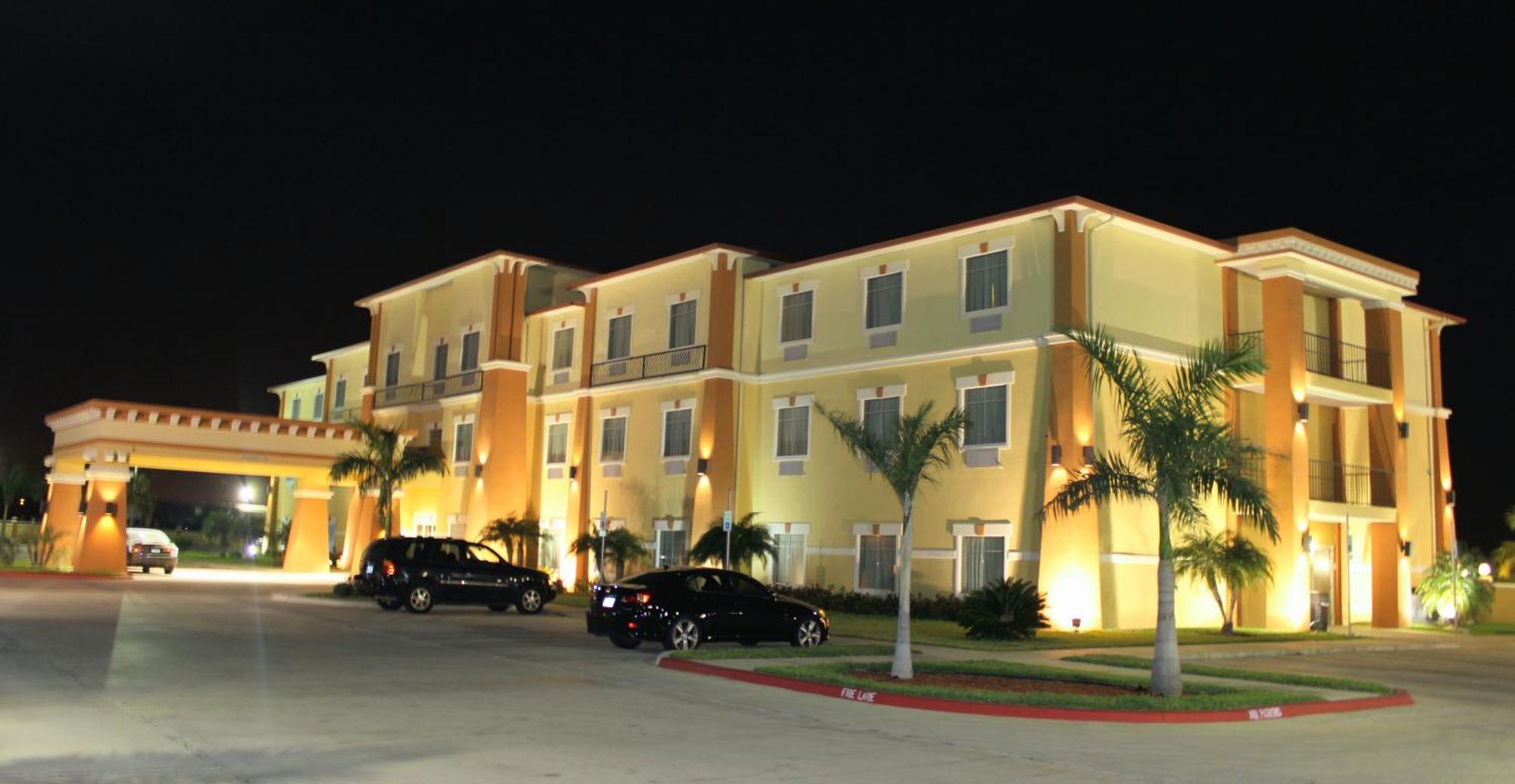 Super 8 By Wyndham Hidalgo At La Plaza Mall & Mcallen Airport Exterior photo