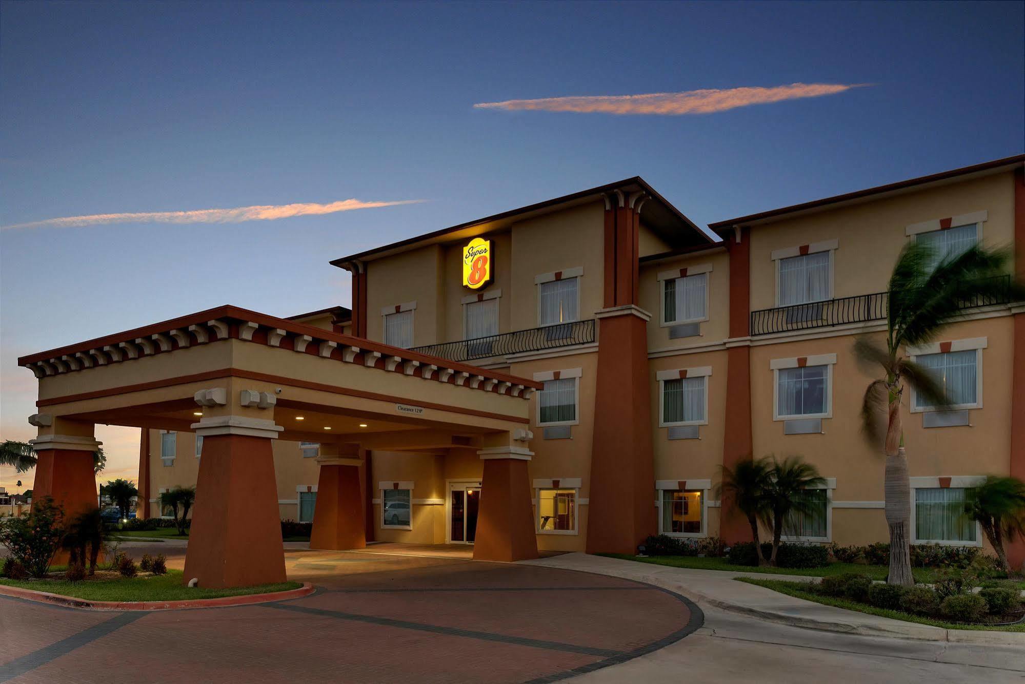 Super 8 By Wyndham Hidalgo At La Plaza Mall & Mcallen Airport Exterior photo