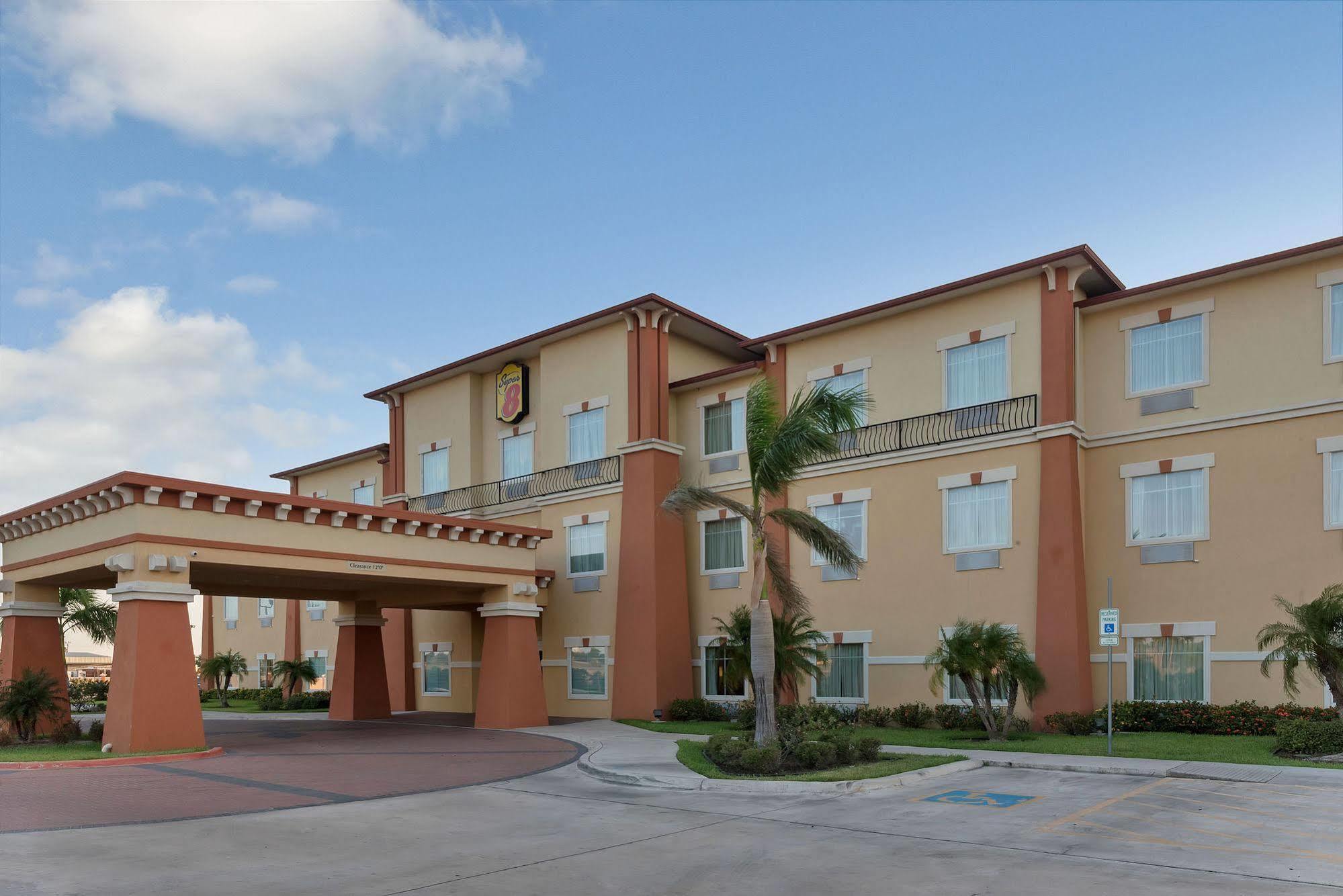 Super 8 By Wyndham Hidalgo At La Plaza Mall & Mcallen Airport Exterior photo